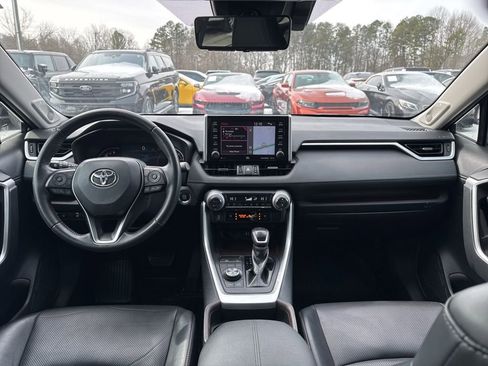 Used 2019 Toyota RAV4 Limited image 13