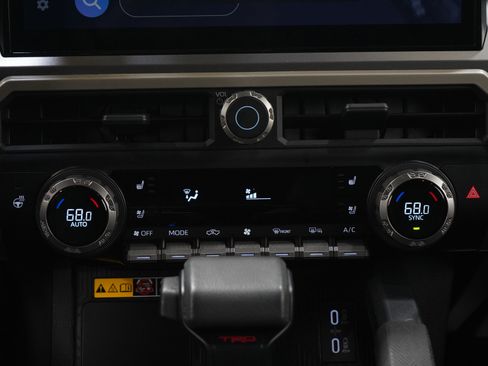 Used 2024 Toyota Tacoma TRD Off-Road image 21