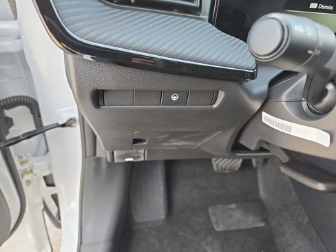 New 2026 Nissan Kicks SR image 19