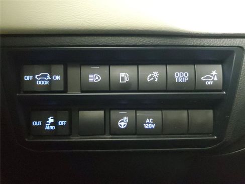 Used 2023 Toyota Sequoia Capstone AWD/4WD image 34