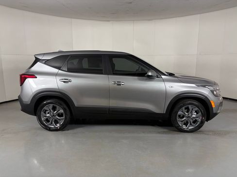 New 2026 Kia Seltos LX image 9