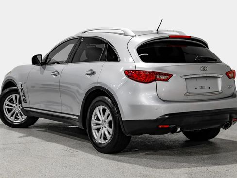 Used 2017 INFINITI QX70 AWD w/ Premium Package image 8