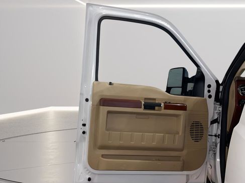 Used 2013 Ford F250 King Ranch image 9