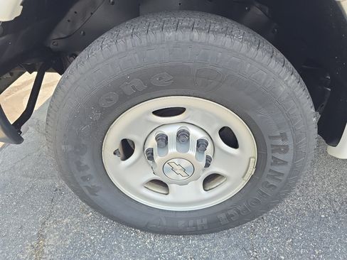 Used 2015 Chevrolet Express 2500 RWD image 30