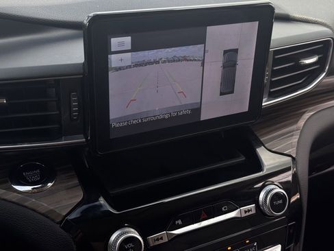 Used 2023 Ford Explorer Limited image 19