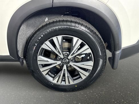 Certified 2023 Nissan Rogue SV FWD image 29