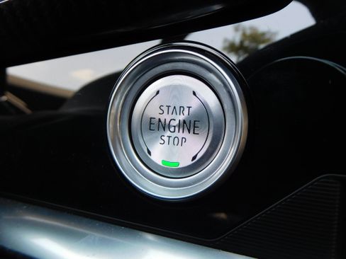 Used 2023 Chevrolet Corvette Stingray Premium Conv w/ Z51 Performance Package image 25