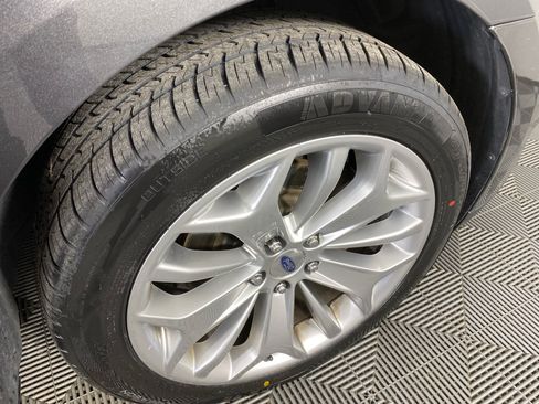 Used 2015 Ford Taurus Limited w/ Equipment Group 301A FWD image 12