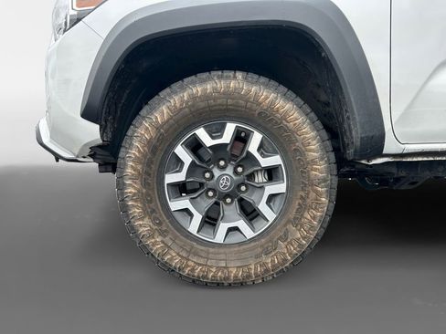Used 2021 Toyota Tacoma TRD Off-Road w/ Technology Package AWD/4WD image 40