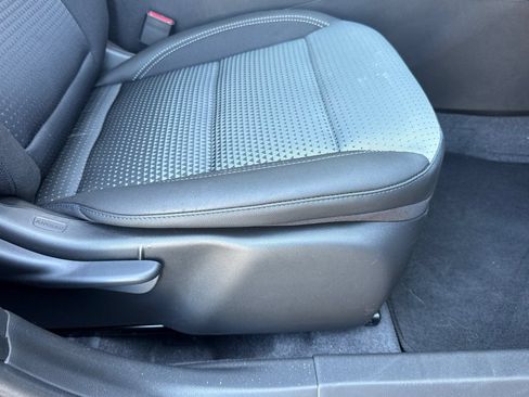 Used 2026 Chevrolet Trax LT w/ Sunroof Package FWD image 24