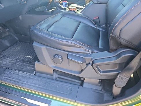 Used 2022 Ford Bronco Badlands image 9