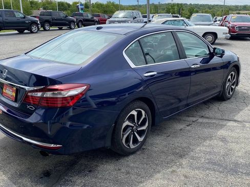 Used 2017 Honda Accord EX image 6