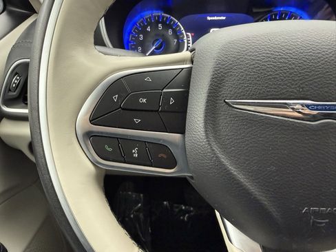 Used 2020 Chrysler Pacifica Limited w/ 8-pass Seating Package image 27