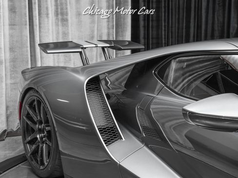 Used 2019 Ford GT RWD image 45