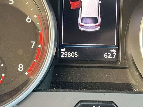 Certified 2021 Volkswagen Tiguan SE R-Line image 28