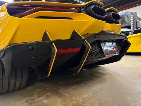 Used 2024 Lamborghini Revuelto AWD/4WD image 14