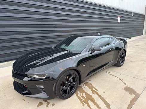 Used 2018 Chevrolet Camaro SS image 4