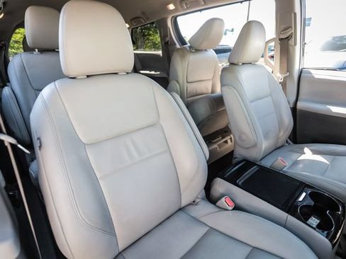 Used 2018 Toyota Sienna XLE w/ XLE Navigation Package AWD/4WD image 39