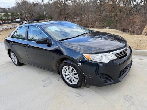 Used 2012 Toyota Camry SE image 3