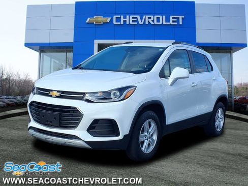Used 2020 Chevrolet Trax LT w/ LT Convenience Package image 3