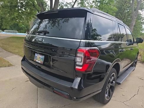 Used 2023 Ford Expedition Limited AWD/4WD image 4