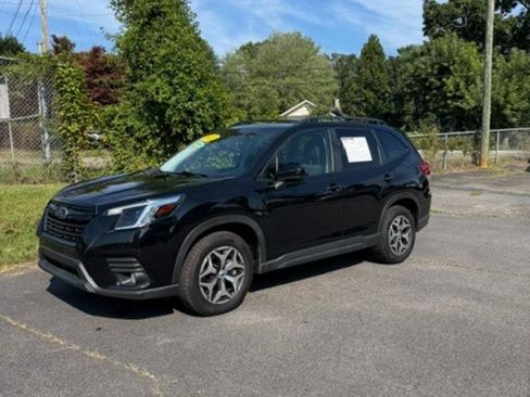 Used 2023 Subaru Forester Premium AWD/4WD image 1