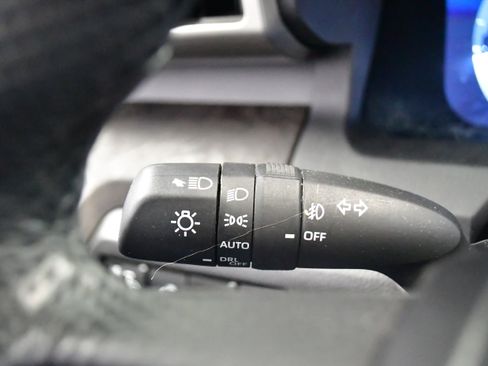 Used 2024 Toyota Tacoma Limited w/ Limited Package (LT) image 40