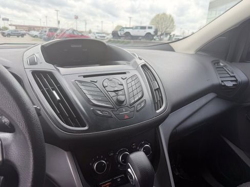 Used 2016 Ford Escape SE w/ SE Chrome Package FWD image 17