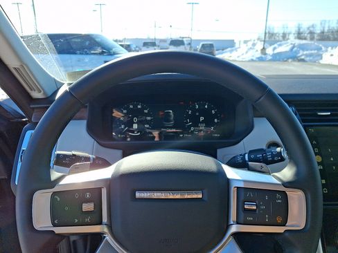 Used 2025 Land Rover Discovery Dynamic SE AWD/4WD image 19