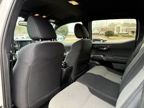 Used 2022 Toyota Tacoma TRD Off-Road image 29