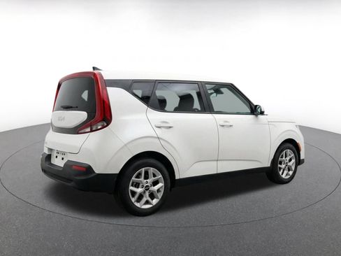 Used 2025 Kia Soul LX w/ LX Technology Package FWD image 11