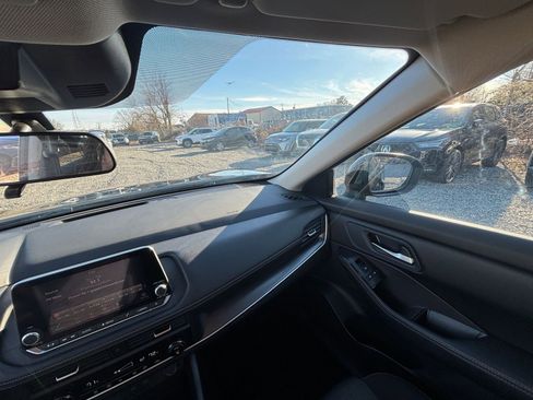 Used 2025 Nissan Rogue SV image 35