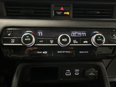 Used 2024 Honda Pilot Touring image 18