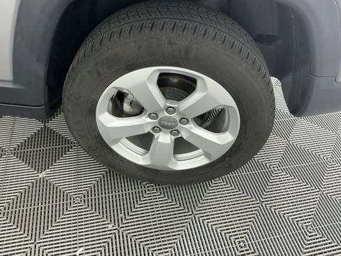 Used 2019 Jeep Compass Latitude AWD/4WD image 16