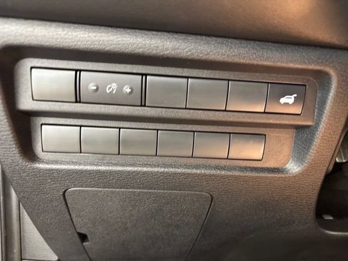 Used 2025 Mitsubishi Outlander SE AWD/4WD image 14