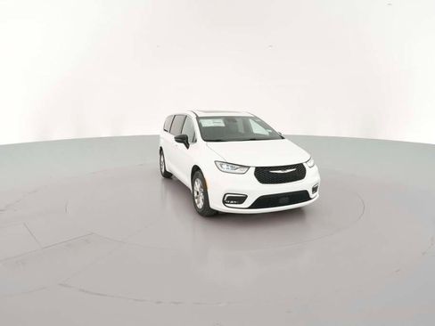 New 2026 Chrysler Pacifica Limited image 17