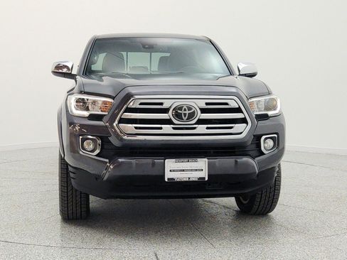 Used 2019 Toyota Tacoma Limited AWD/4WD image 2
