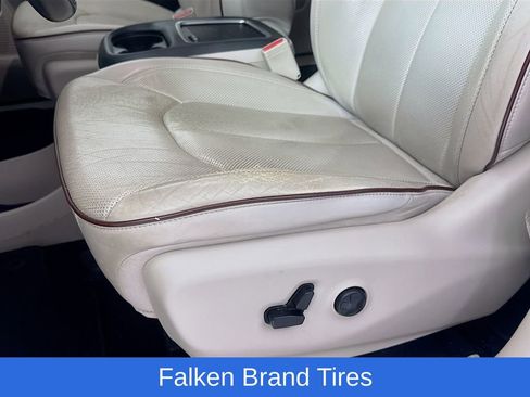 Used 2019 Chrysler Pacifica Limited w/ Tire & Wheel Group image 27