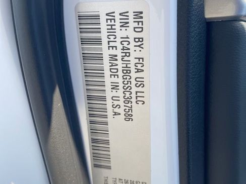 New 2025 Jeep Grand Cherokee Limited w/ Black Appearance Package image 41