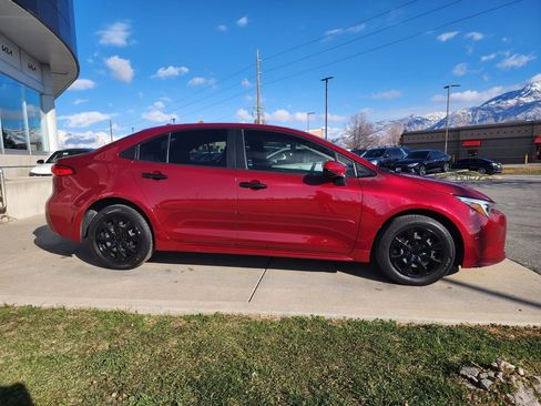 Used 2023 Toyota Corolla LE image 4