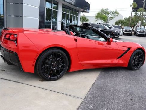 Used 2019 Chevrolet Corvette Stingray Convertible w/ Carbon Flash Badge Package RWD image 9