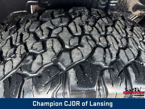 Used 2023 Jeep Wrangler Unlimited Rubicon w/ LED Lighting Group AWD/4WD image 7