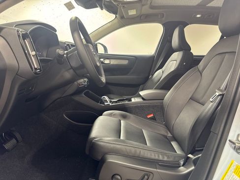 New 2026 Volvo XC40 B5 Plus w/ Protection Package Premier AWD/4WD image 19