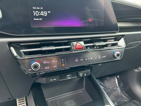 Used 2023 Kia Niro Wave w/ Wave Preserve Package FWD image 35