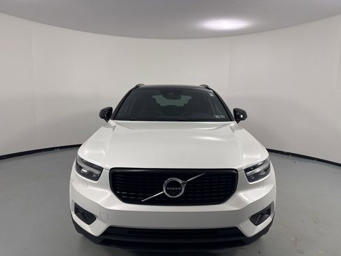 Used 2019 Volvo XC40 T5 R-Design image 2