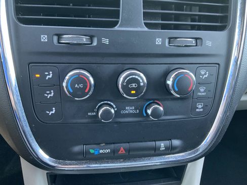 Used 2019 Dodge Grand Caravan SXT FWD image 37