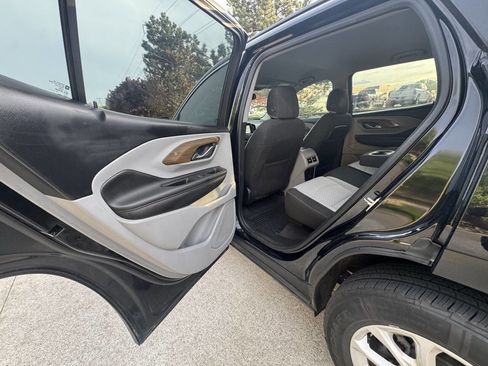 Used 2019 GMC Terrain SLE w/ Driver Convenience Package FWD image 19