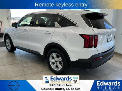 Used 2022 Kia Sorento LX FWD image 6