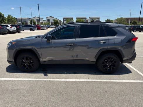 Used 2021 Toyota RAV4 LE FWD image 2