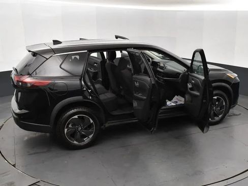 Used 2025 Nissan Rogue SV FWD image 6